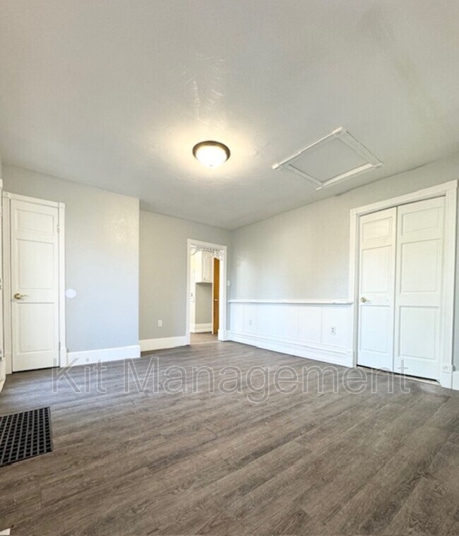 Building Photo - 1141 Earlwood Ave