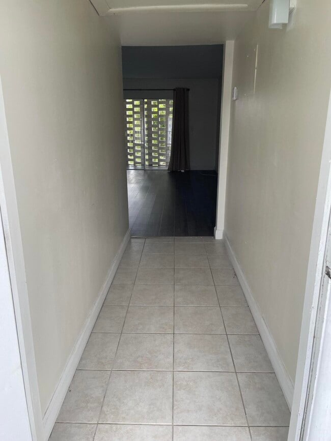 Building Photo - 1500 Crescent Cir