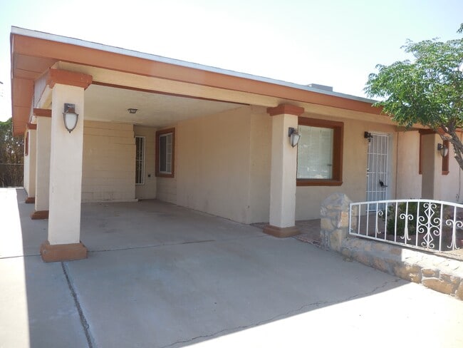 Building Photo - 1127 Del Norte St