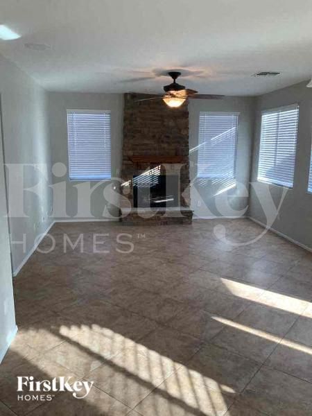 Foto del edificio - 18021 W Sunnyslope Ln