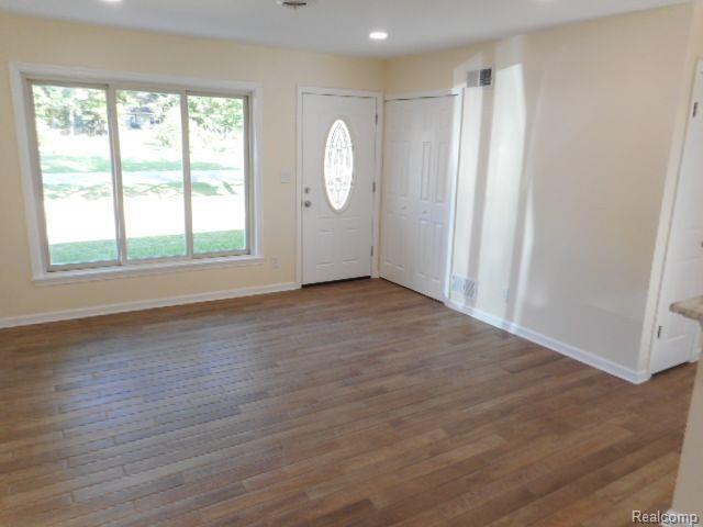 Building Photo - 6159 Eastlawn Ave