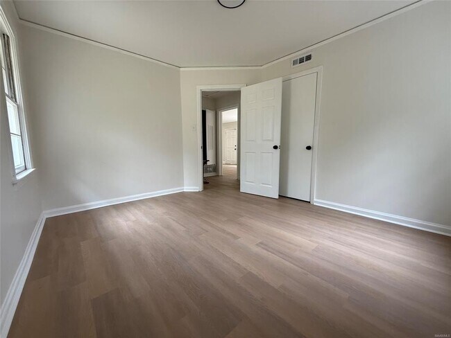 Building Photo - 3979 Thomas Ave