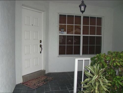 Foto del edificio - 5367 Pine Cir