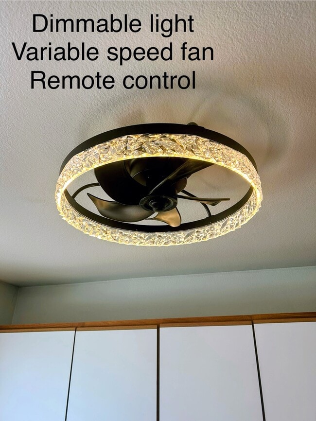 Kitchen light and fan - 5811 Whitnall Hwy