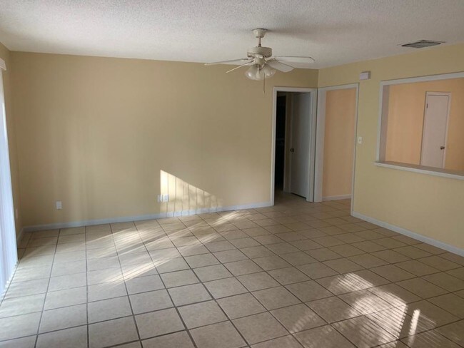 Building Photo - 4020 Wendy Dr