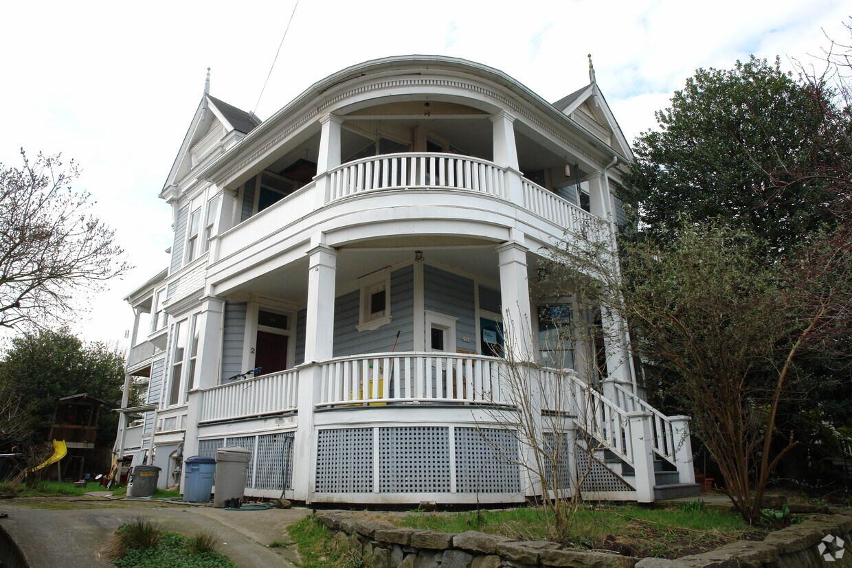 Primary Photo - 2324 NW Marshall St
