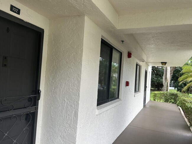 Building Photo - 3138 Via Poinciana