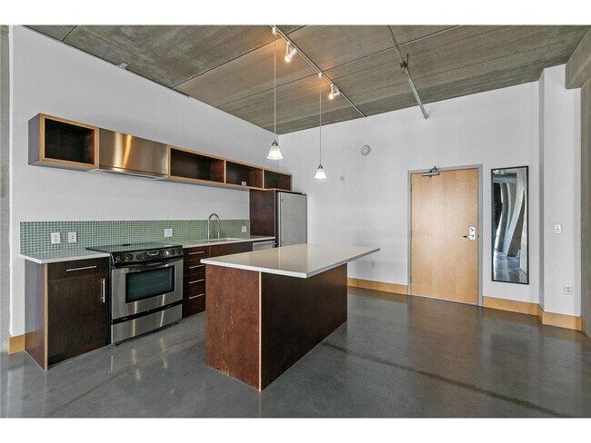 Building Photo - 345 6th Ave N