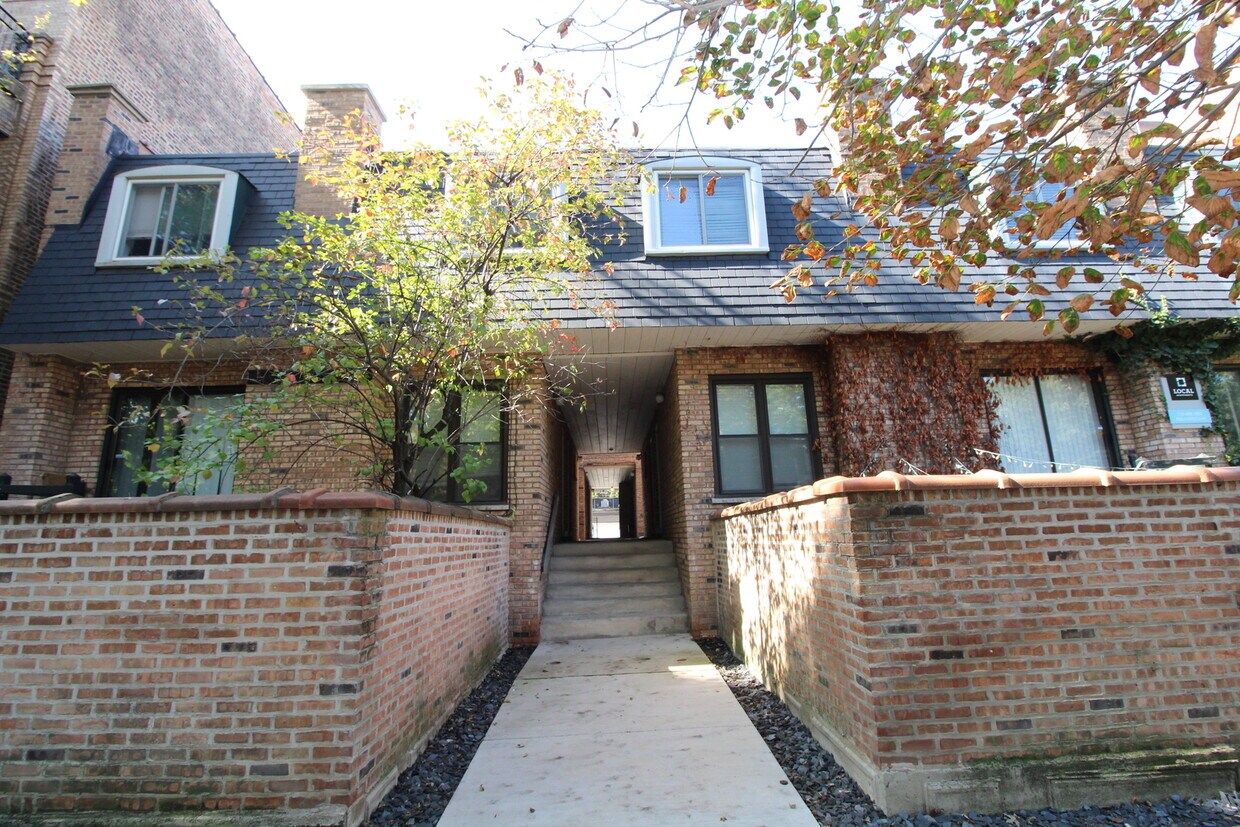 2720 N Mildred Ave Unit 1, Chicago, IL 60614 Condo for Rent in