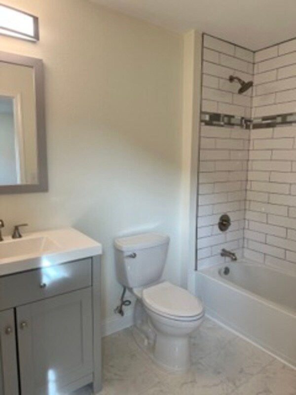 Foto del edificio - 310 68th St SE