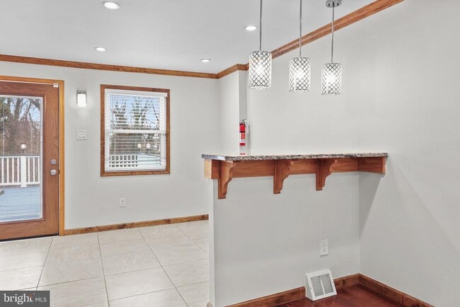 Building Photo - 10779 Helmer Dr