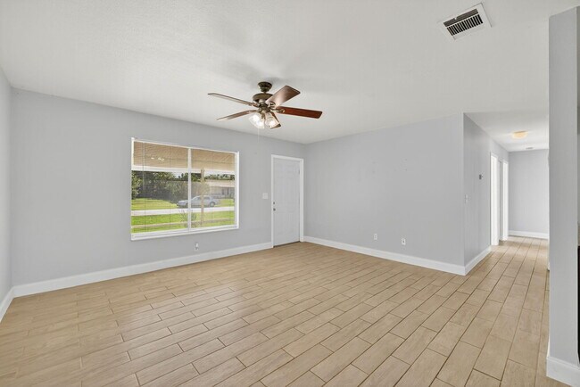 Building Photo - 2231 SE Shelter Dr