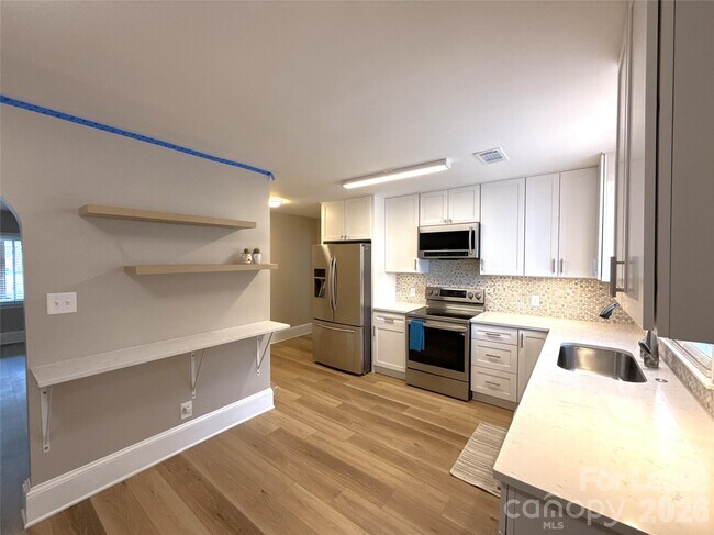 Foto del edificio - 833 Mohigan St