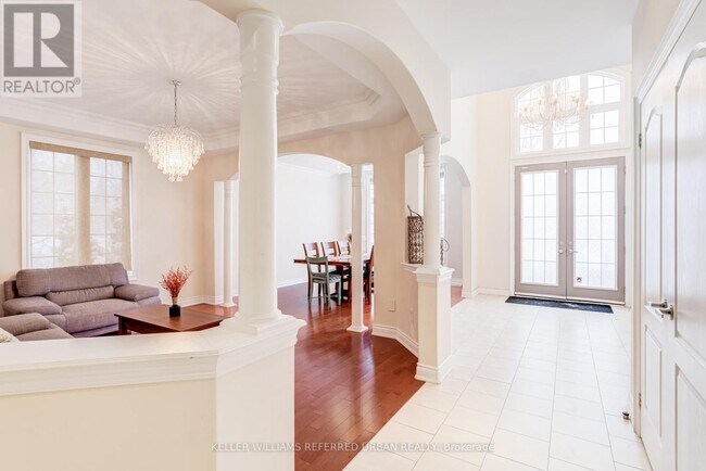 Building Photo - 161 Vanda Dr