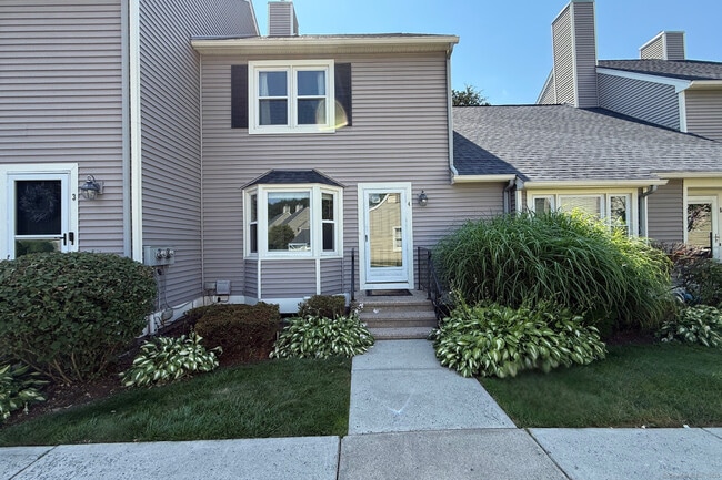 Building Photo - 4 Cheltenham Ct