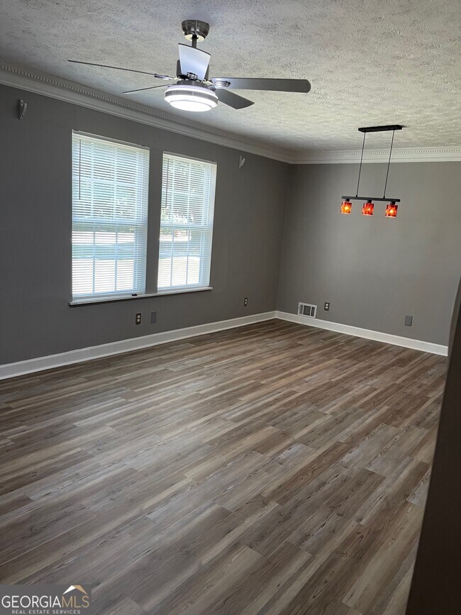 Building Photo - 2660 Turner Valley Cir SW