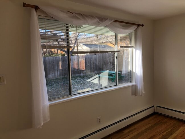 Living room - 1265 Fairfield Dr