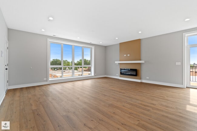 Foto del edificio - 8631 Grand Ave