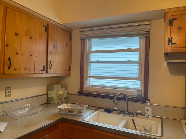Kitchen - 111 Franklin St