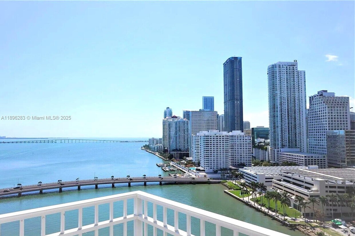 Foto principal - 801 Brickell Key Blvd