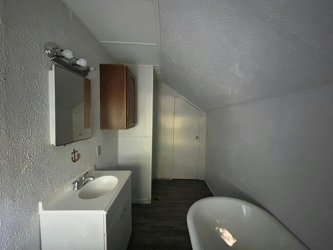 Building Photo - 209 Staunton St