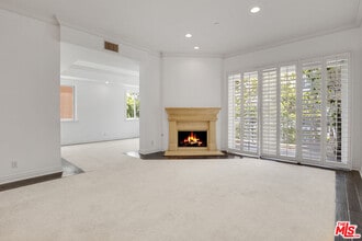 Building Photo - 132 S Maple Dr