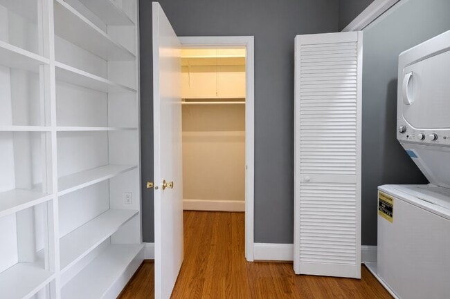 Foto del edificio - 519 Independence Ave SE