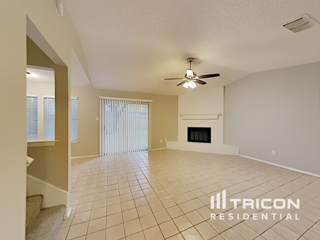 Foto del edificio - 6705 Lampe Ct
