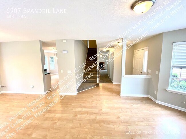 Foto del edificio - HUGE HOME!!!!!!!    Come see this beauty!