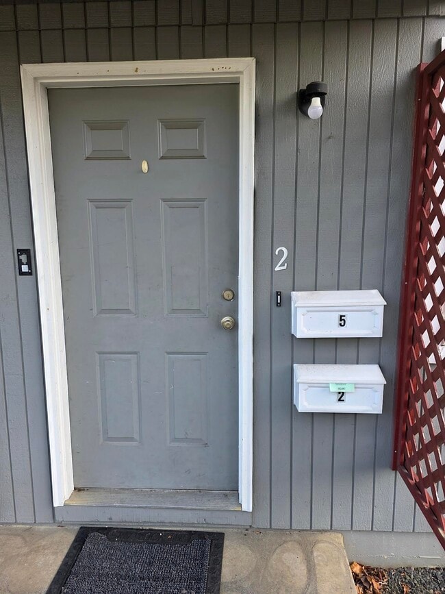 Building Photo - 256 Powell St E