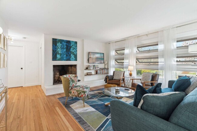 Foto del edificio - 171 Brackett Rd