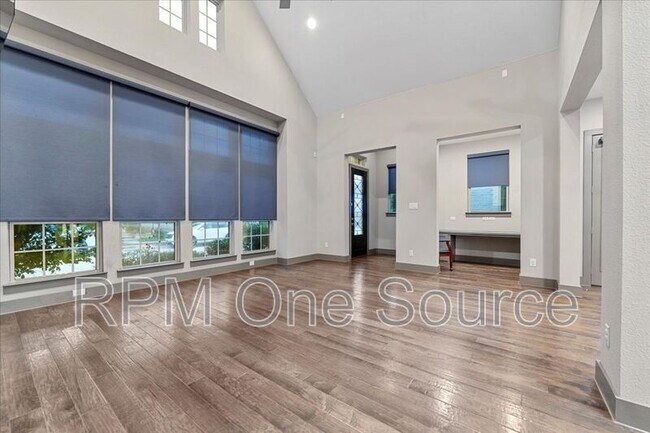 Foto del edificio - 7112 Royal View Dr