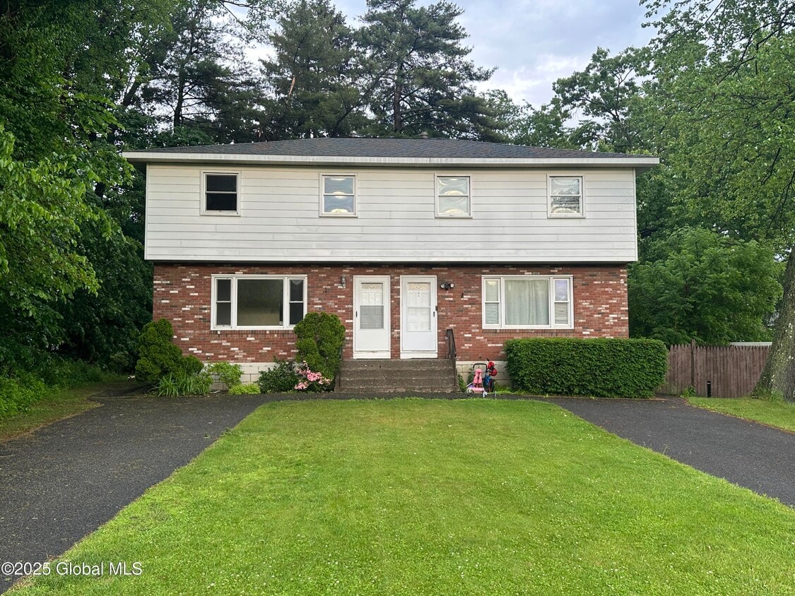 Primary Photo - 261 Old Niskayuna Rd