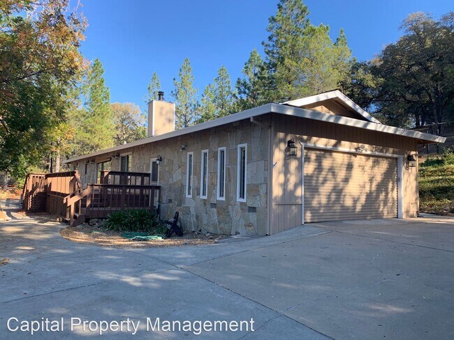 Building Photo - 3 br, 2.5 bath House - 1050 Woodridge Road