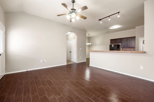 Foto del edificio - NICE 3 BEDROOM DUPLEX LOCATED IN NEW BRAUN...