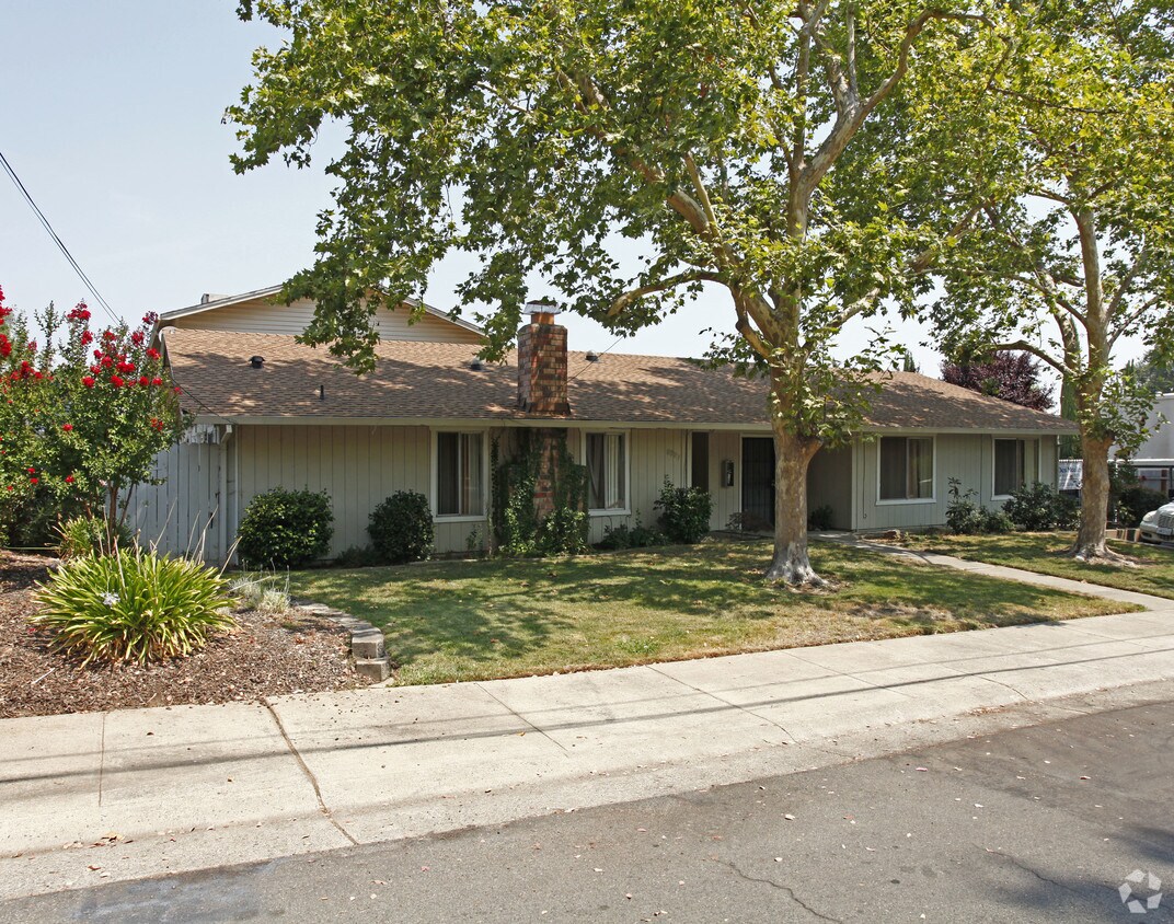 5727 Sutter Ave - Des Moulin
