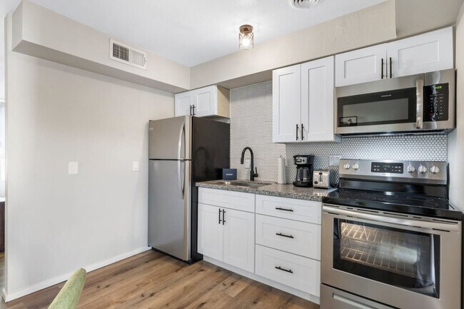 Foto del edificio - 3307 N 66th Pl