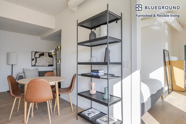 Foto del edificio - 611 N Virgil Ave