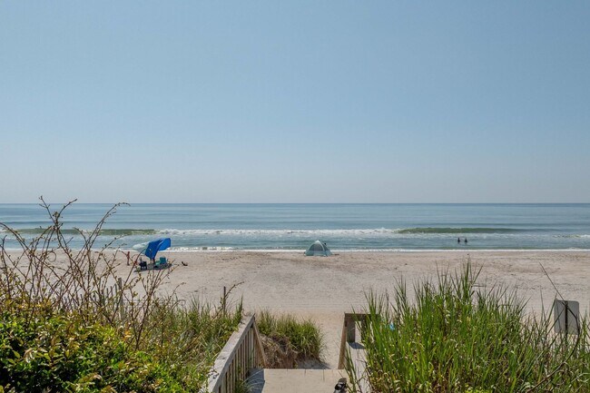 Foto del edificio - Fully furnished townhome in Surf City
