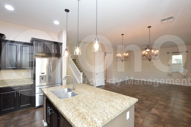 Building Photo - 1522 E Hummingbird Way