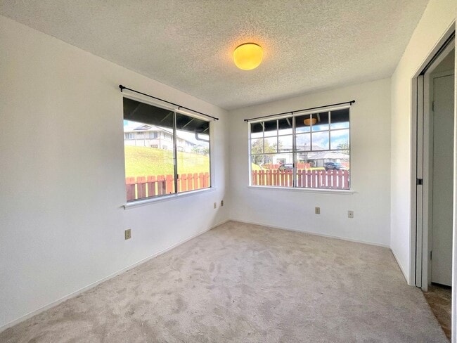 Building Photo - 95-1058-1058 Kuauli St