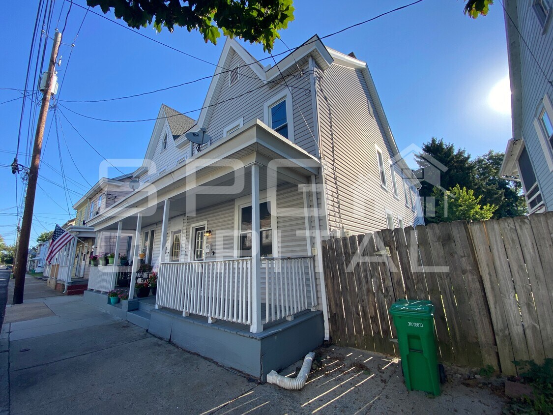 Primary Photo - 413 N Pitt St
