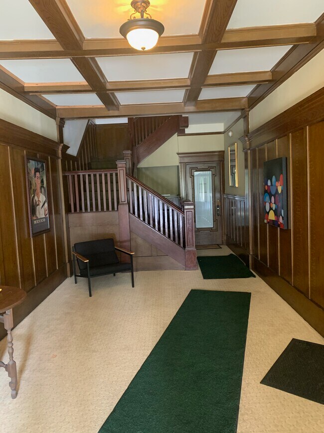 Lobby - 830 Stanyan St