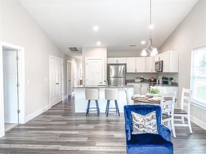 Building Photo - 811 Luis Leon Ln