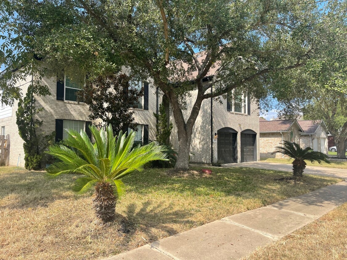 Foto del edificio - 8218 Cliffshire Ct