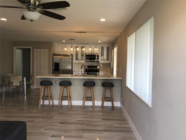 Foto del edificio - 4232 SW 73rd Terrace