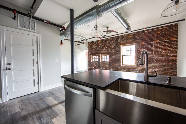 Building Photo - 490 Pearl St