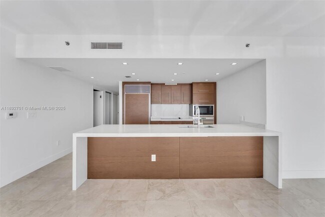 Building Photo - 465 Brickell Ave