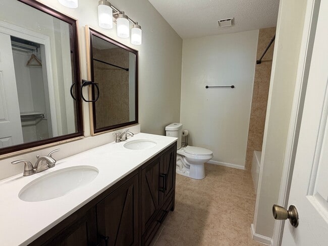Building Photo - 4515 Renwood Ct