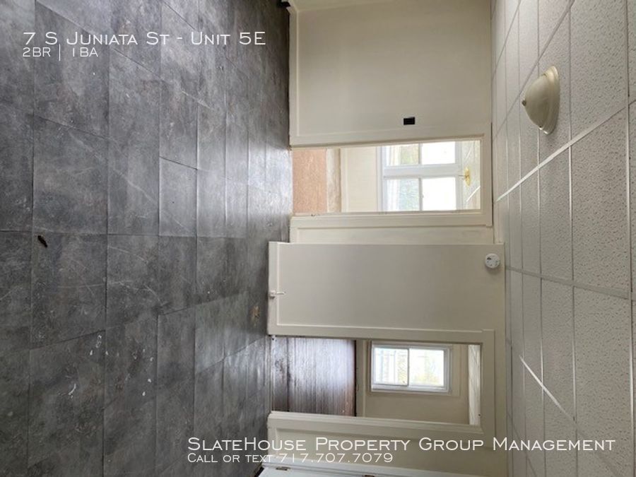 Primary Photo - Large 2 Bedroom Apartment near downtown.